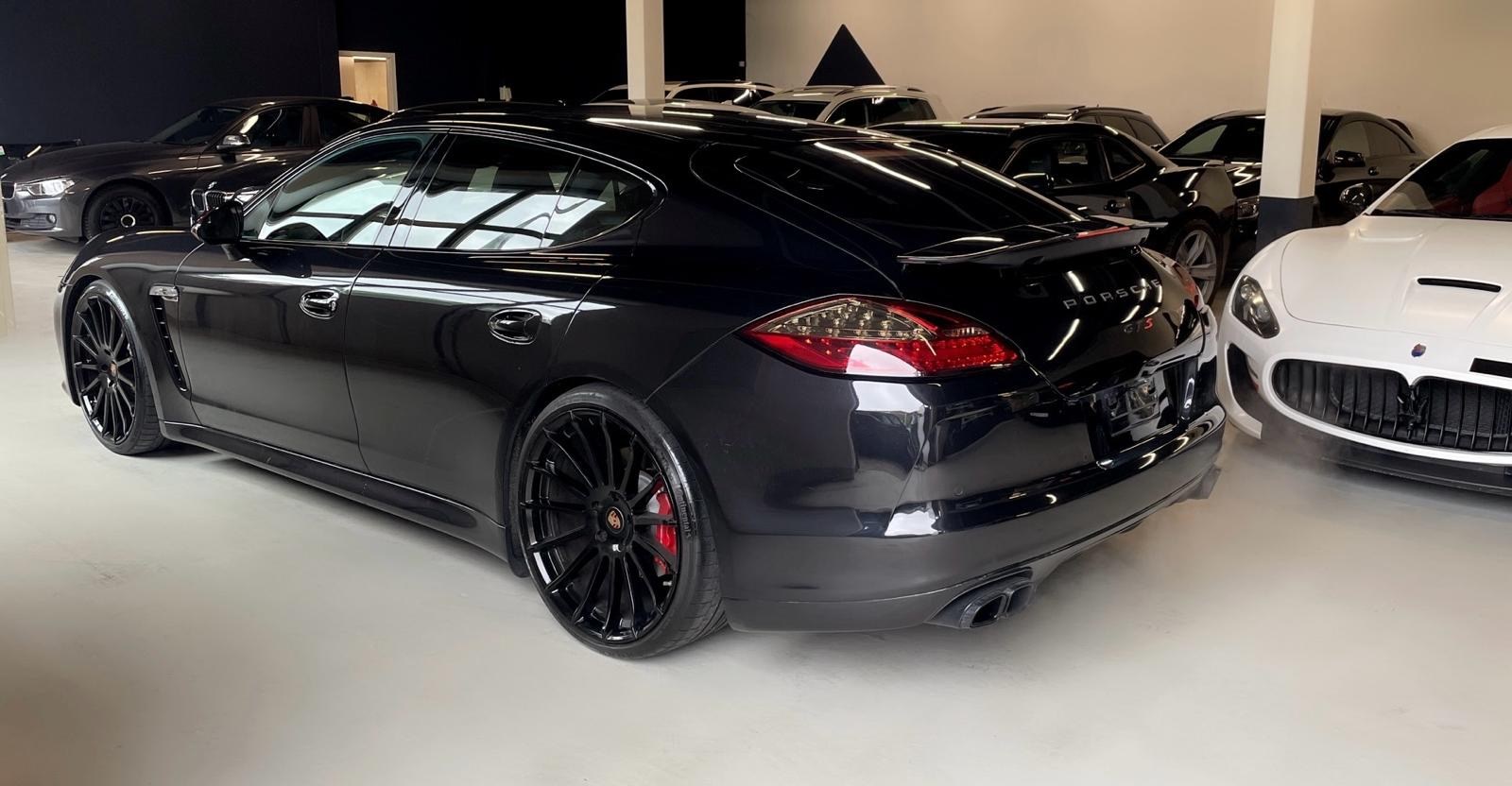 PORSCHE Panamera GTS 4.8 PDK