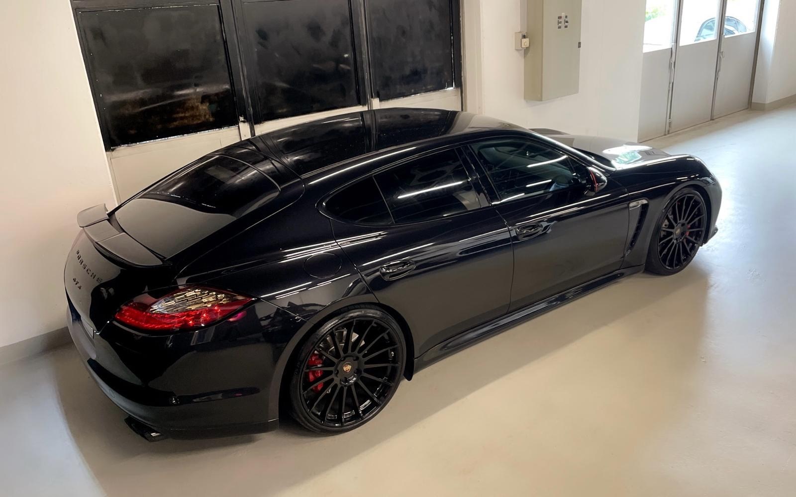 PORSCHE Panamera GTS 4.8 PDK