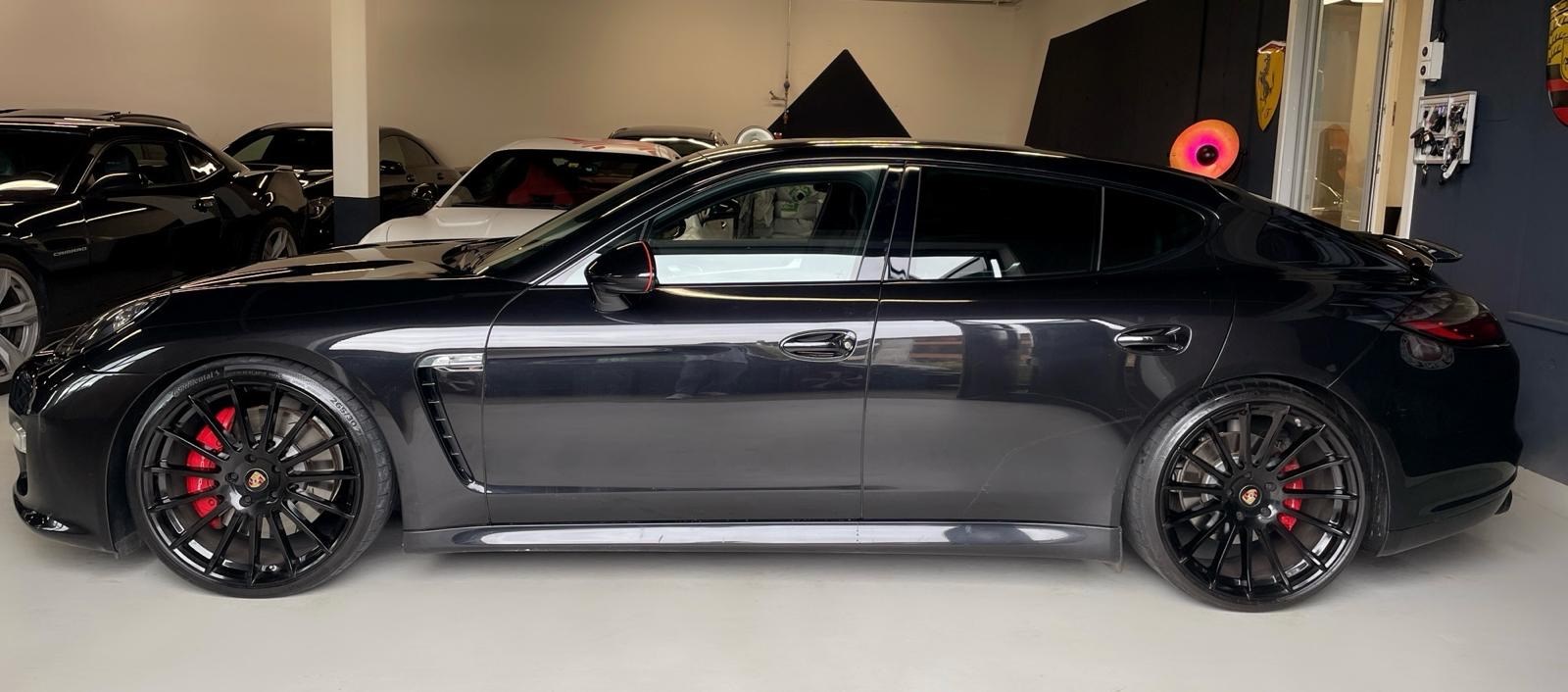 PORSCHE Panamera GTS 4.8 PDK