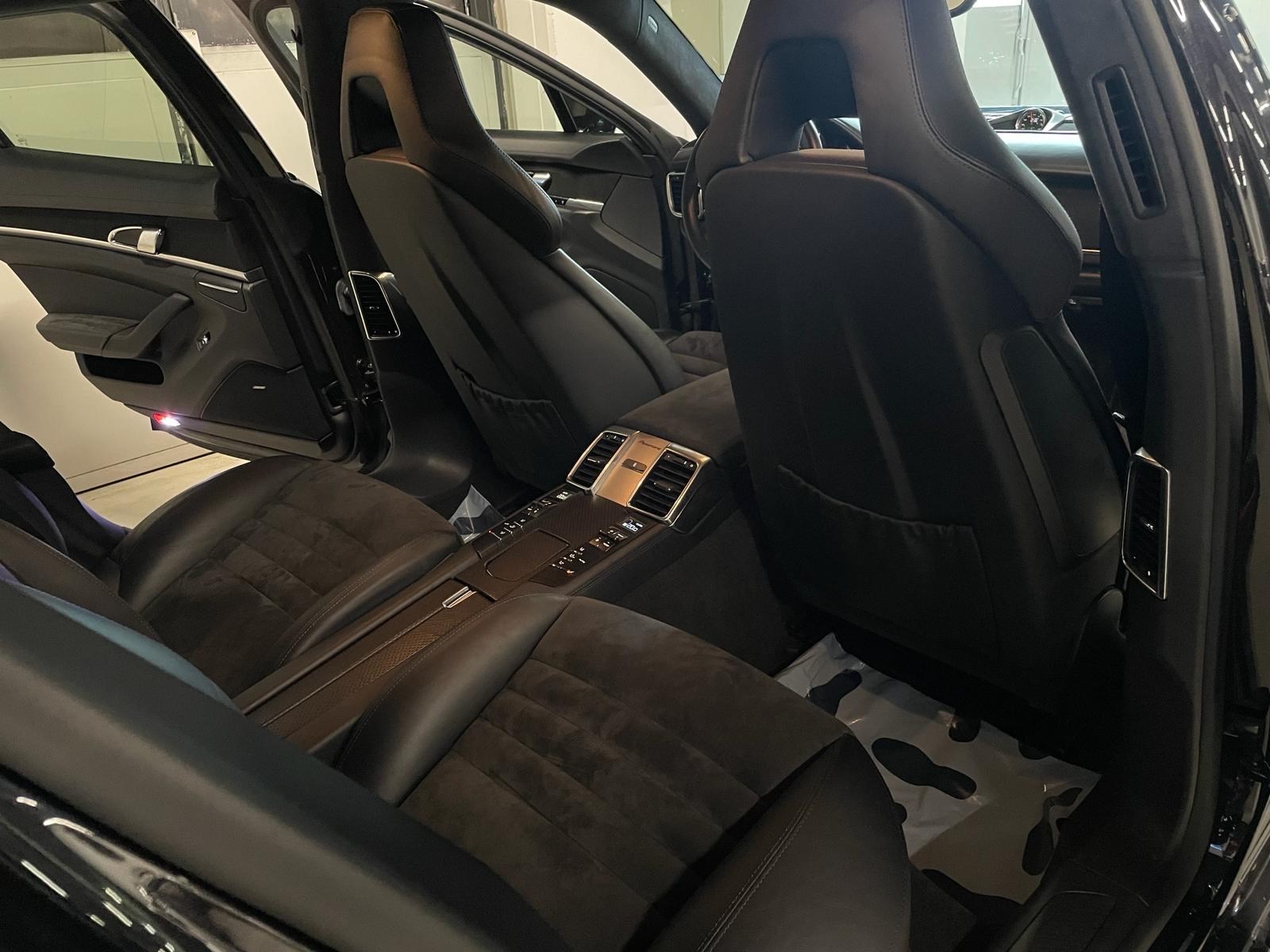 PORSCHE Panamera GTS 4.8 PDK