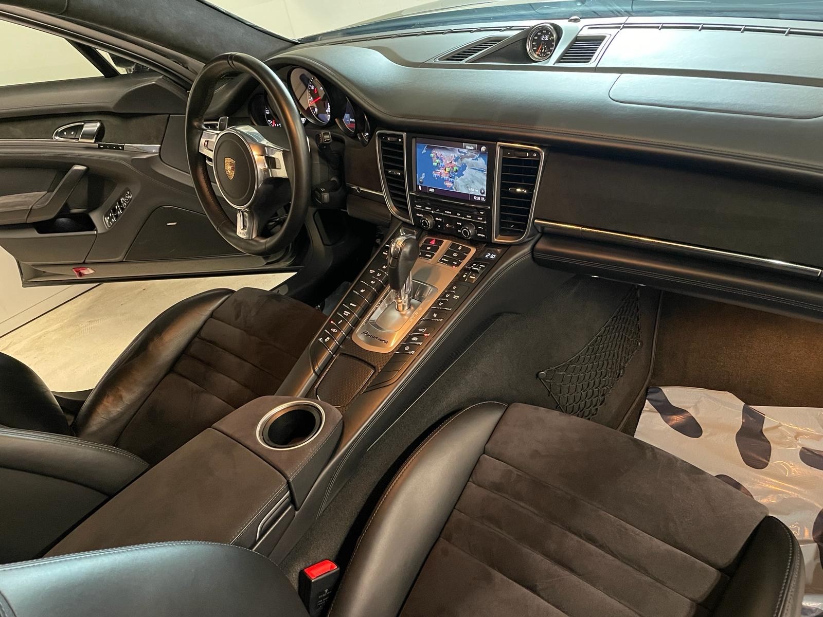 PORSCHE Panamera GTS 4.8 PDK