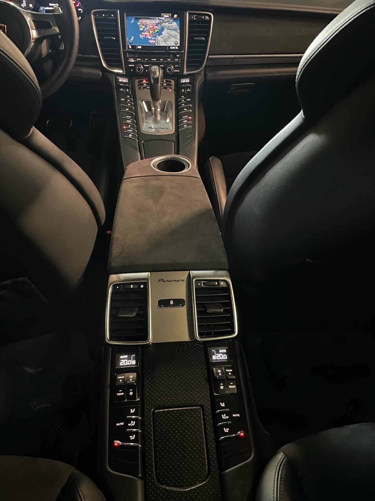PORSCHE Panamera GTS 4.8 PDK