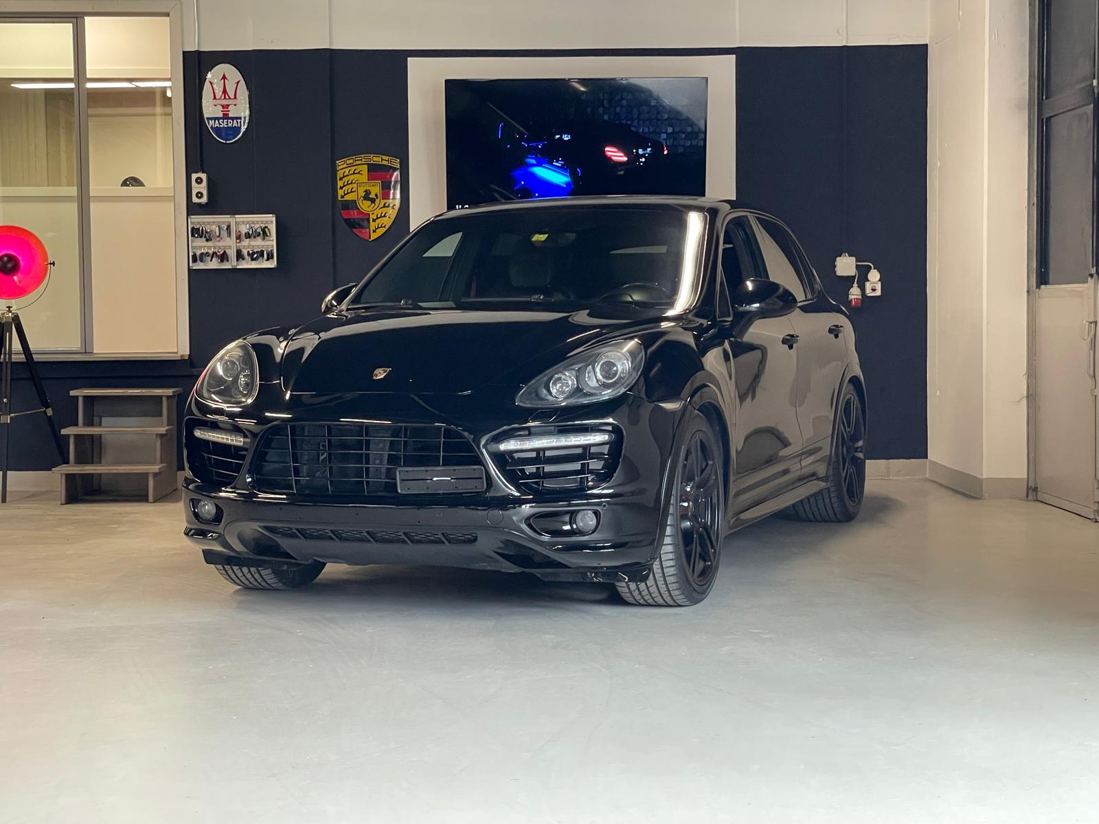 PORSCHE Cayenne GTS