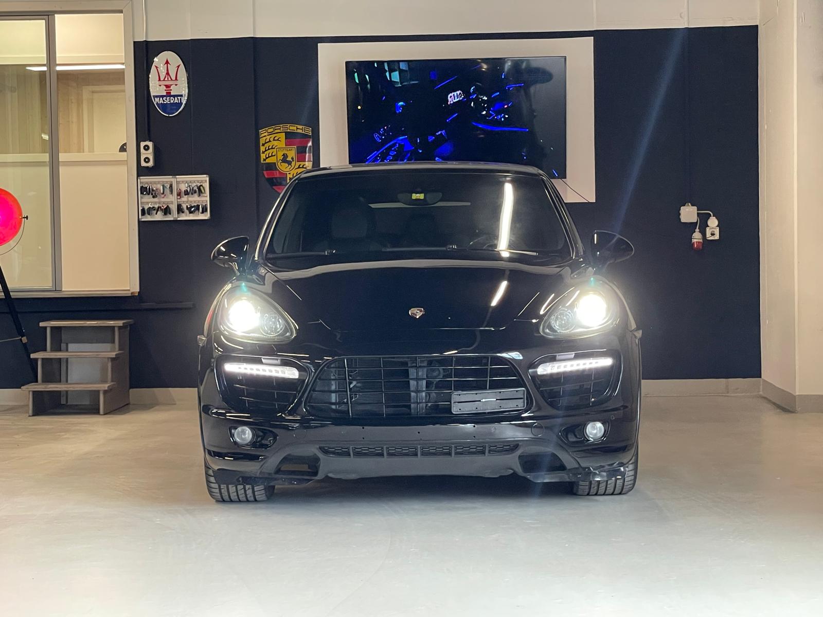 PORSCHE Cayenne GTS