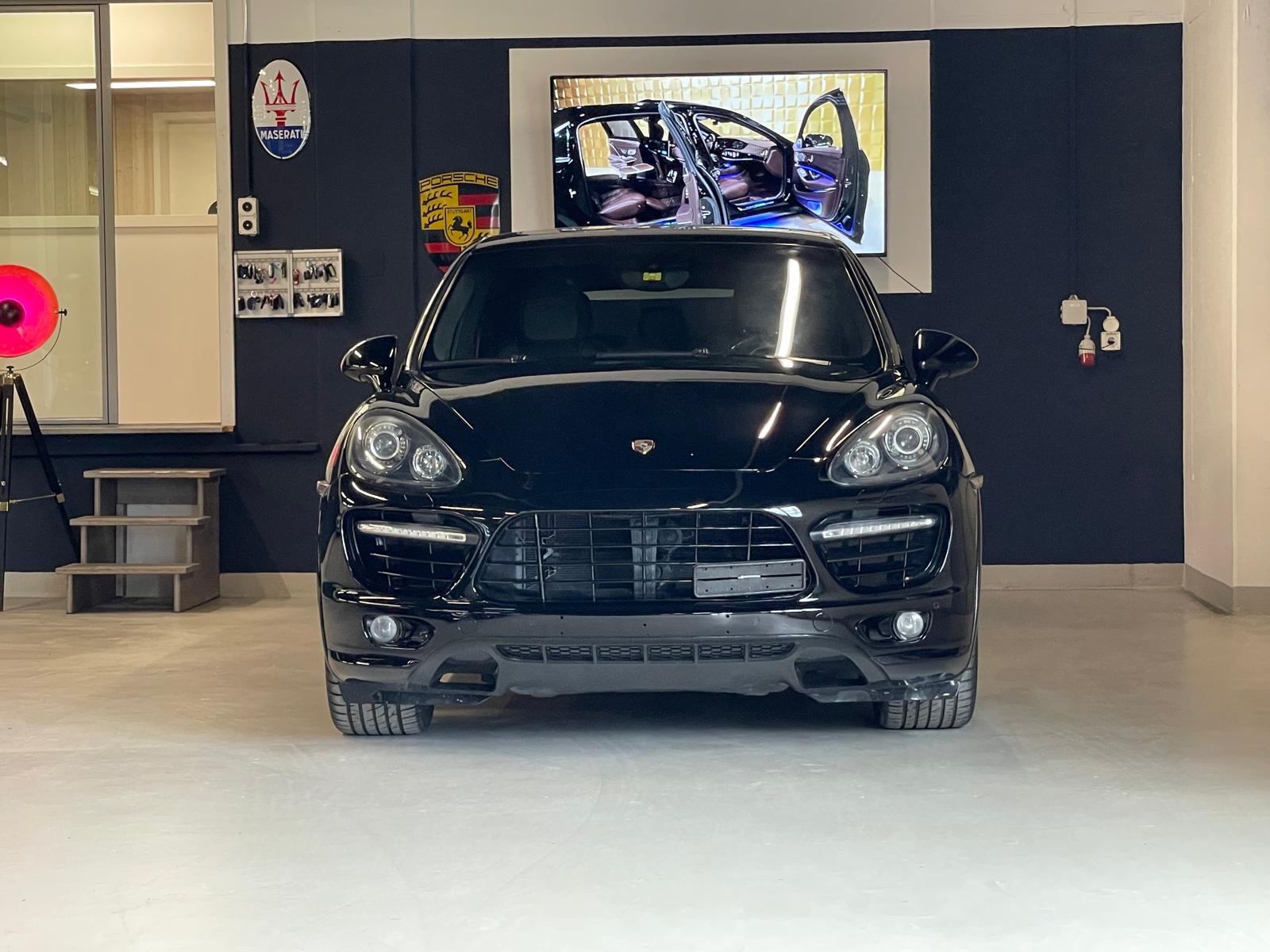 PORSCHE Cayenne GTS