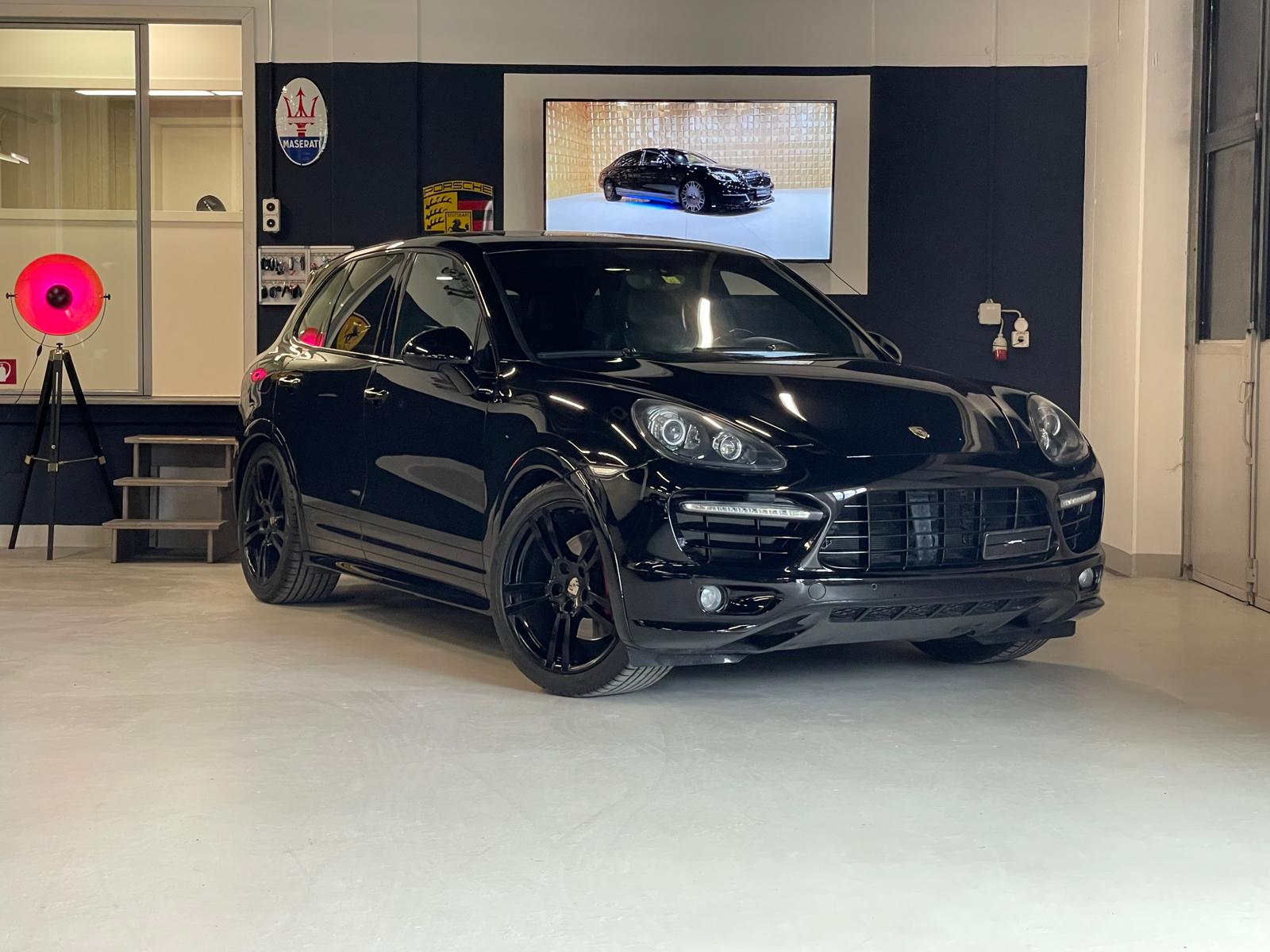 PORSCHE Cayenne GTS