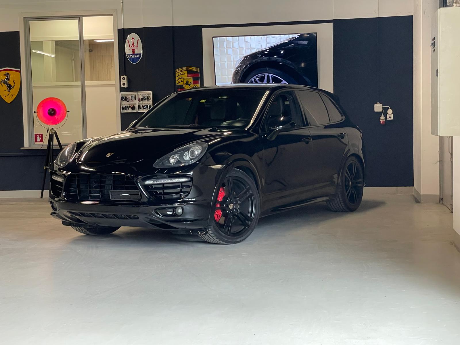 PORSCHE Cayenne GTS