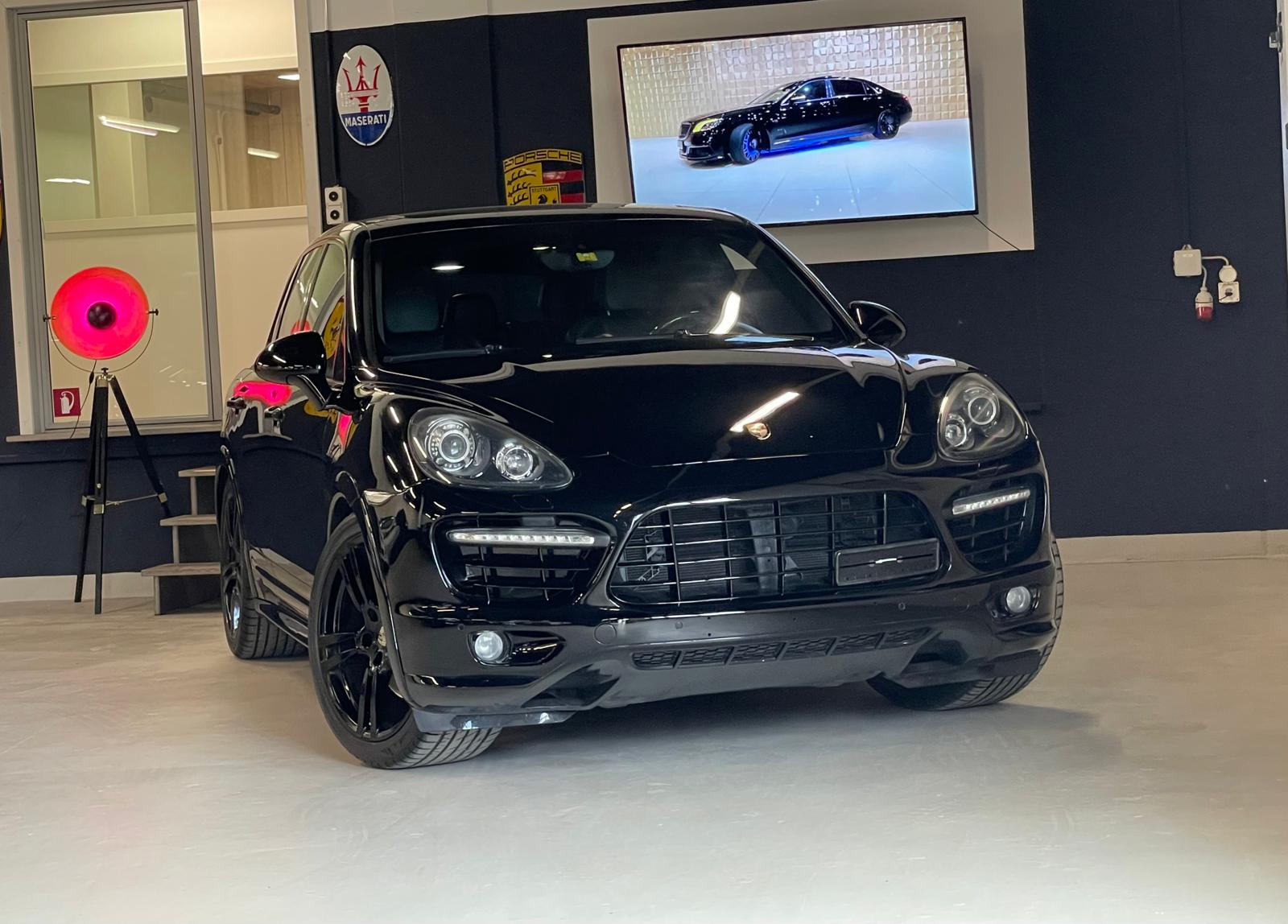 PORSCHE Cayenne GTS
