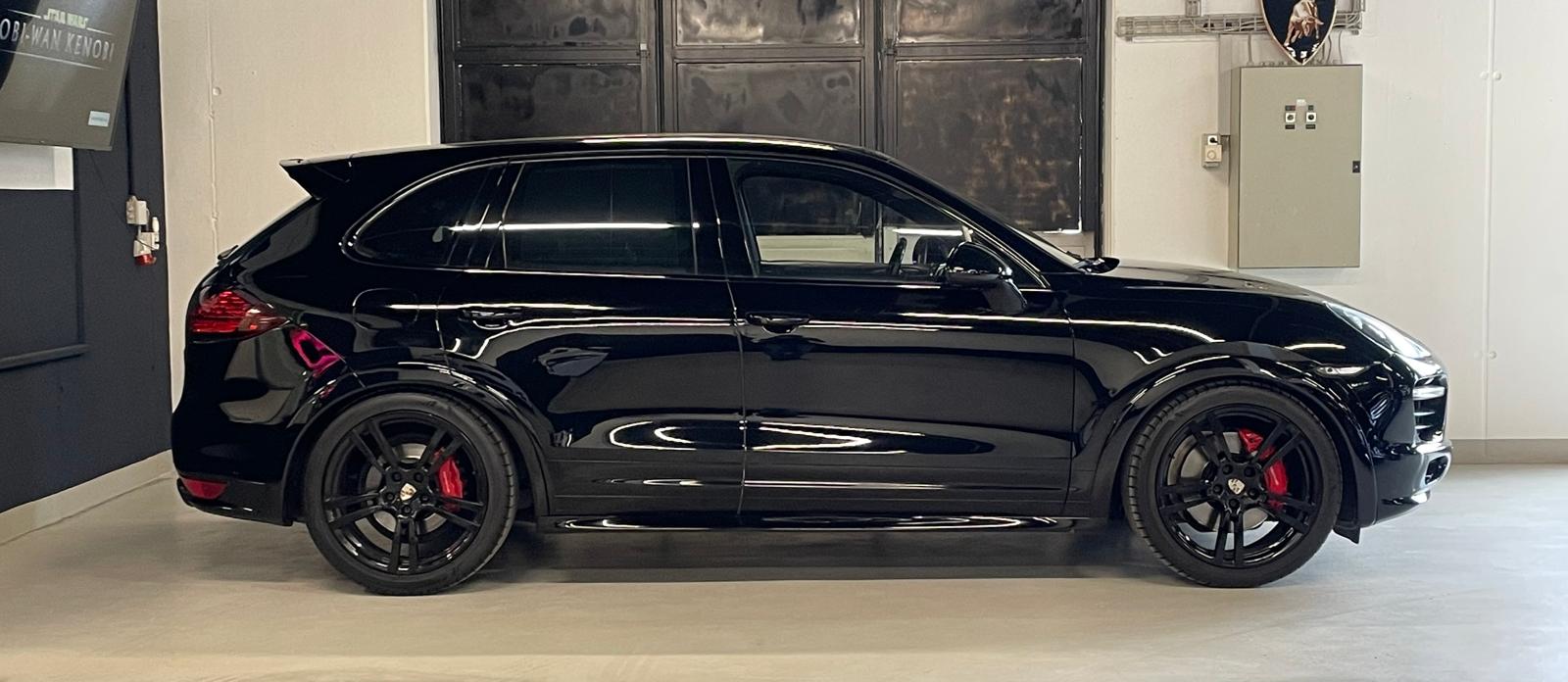 PORSCHE Cayenne GTS