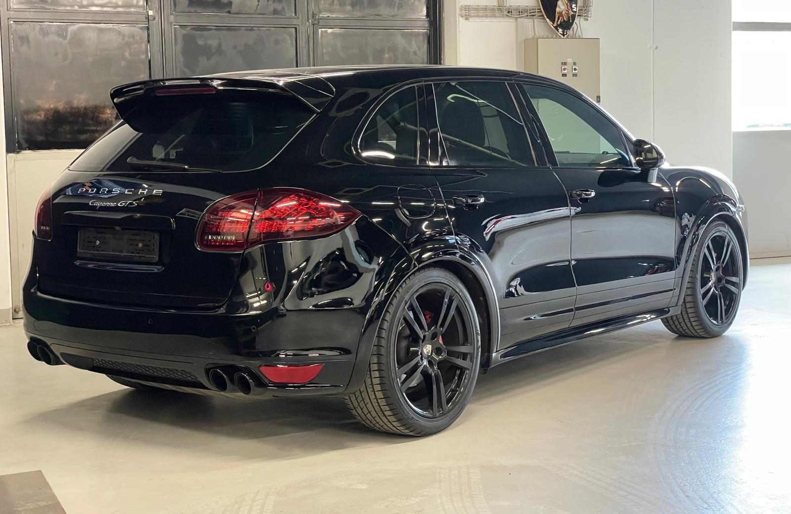 PORSCHE Cayenne GTS