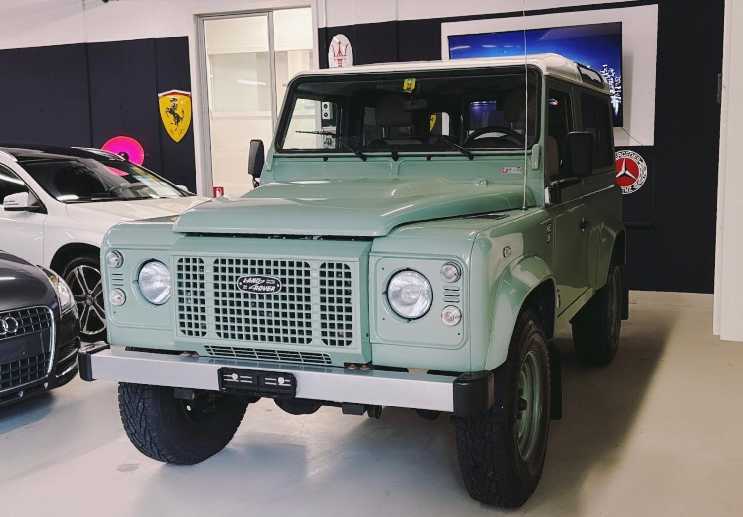 LAND ROVER Defender 90 2.2 TD4 Station Wagon Heritage