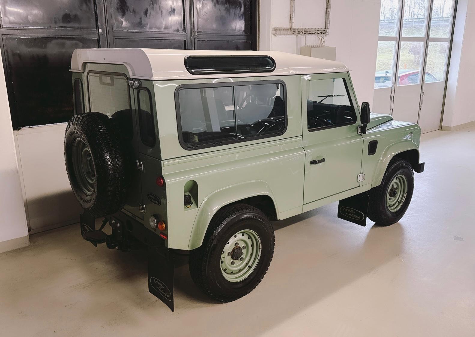 LAND ROVER Defender 90 2.2 TD4 Station Wagon Heritage