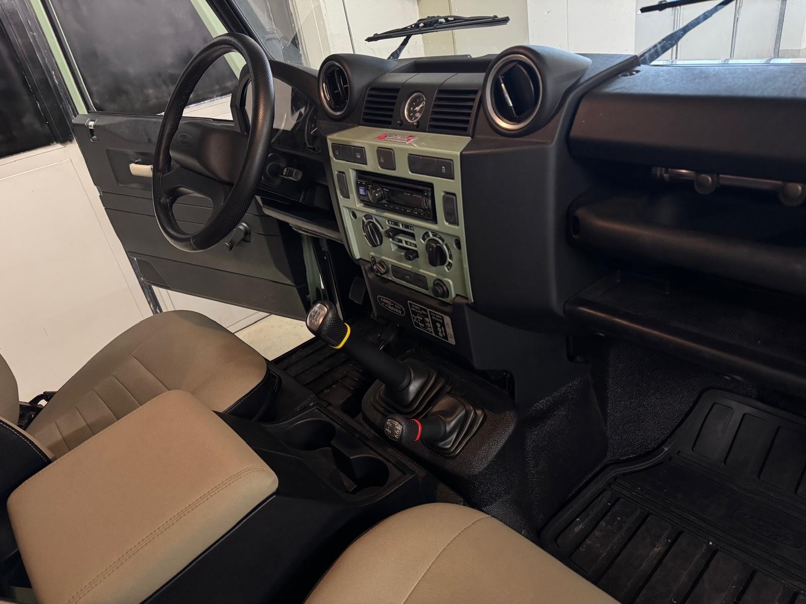 LAND ROVER Defender 90 2.2 TD4 Station Wagon Heritage