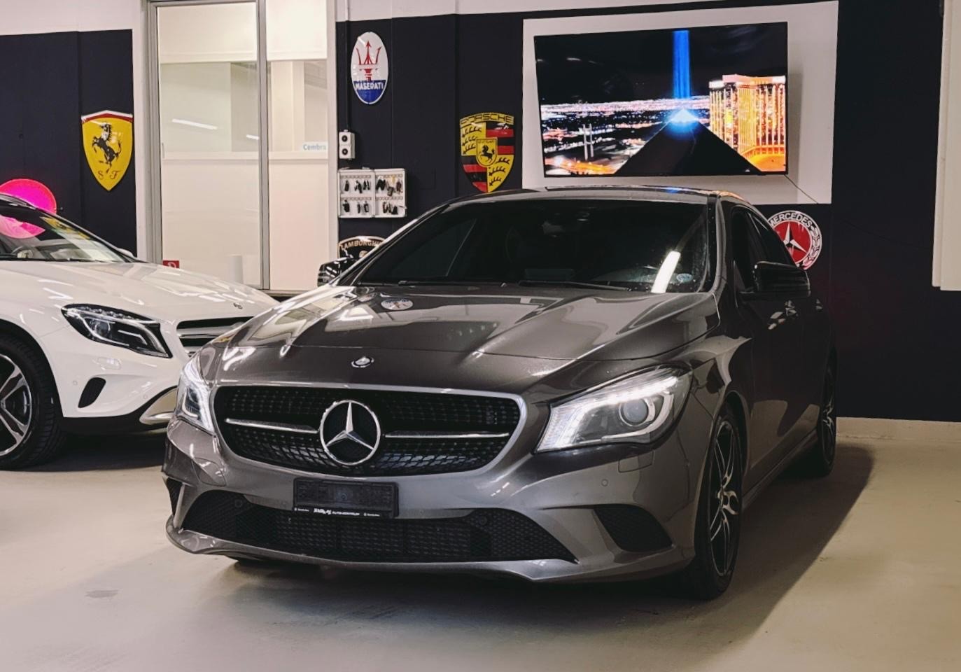 MERCEDES-BENZ CLA 200 Night Star 7G-DCT
