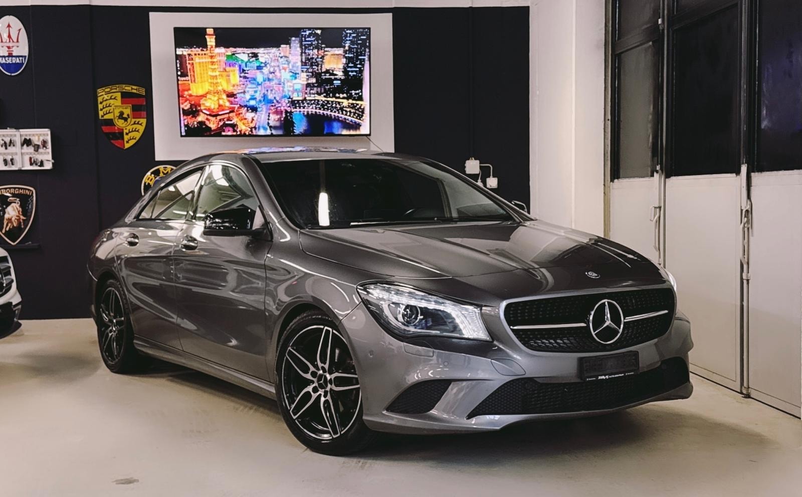 MERCEDES-BENZ CLA 200 Night Star 7G-DCT