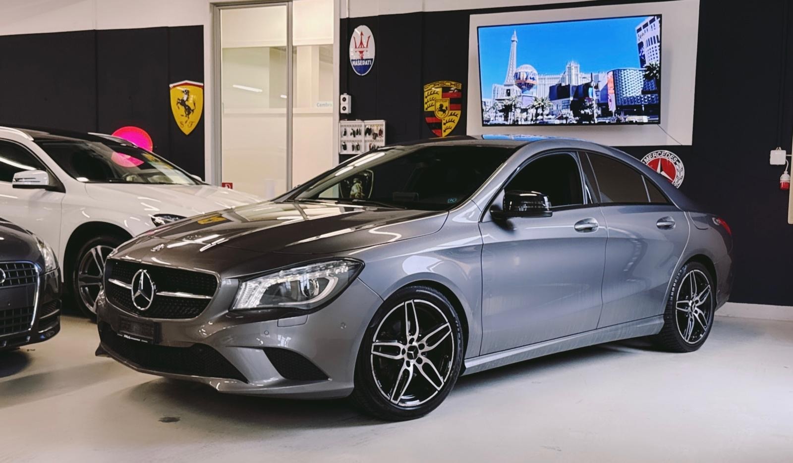 MERCEDES-BENZ CLA 200 Night Star 7G-DCT