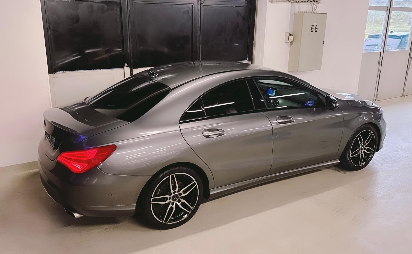 MERCEDES-BENZ CLA 200 Night Star 7G-DCT