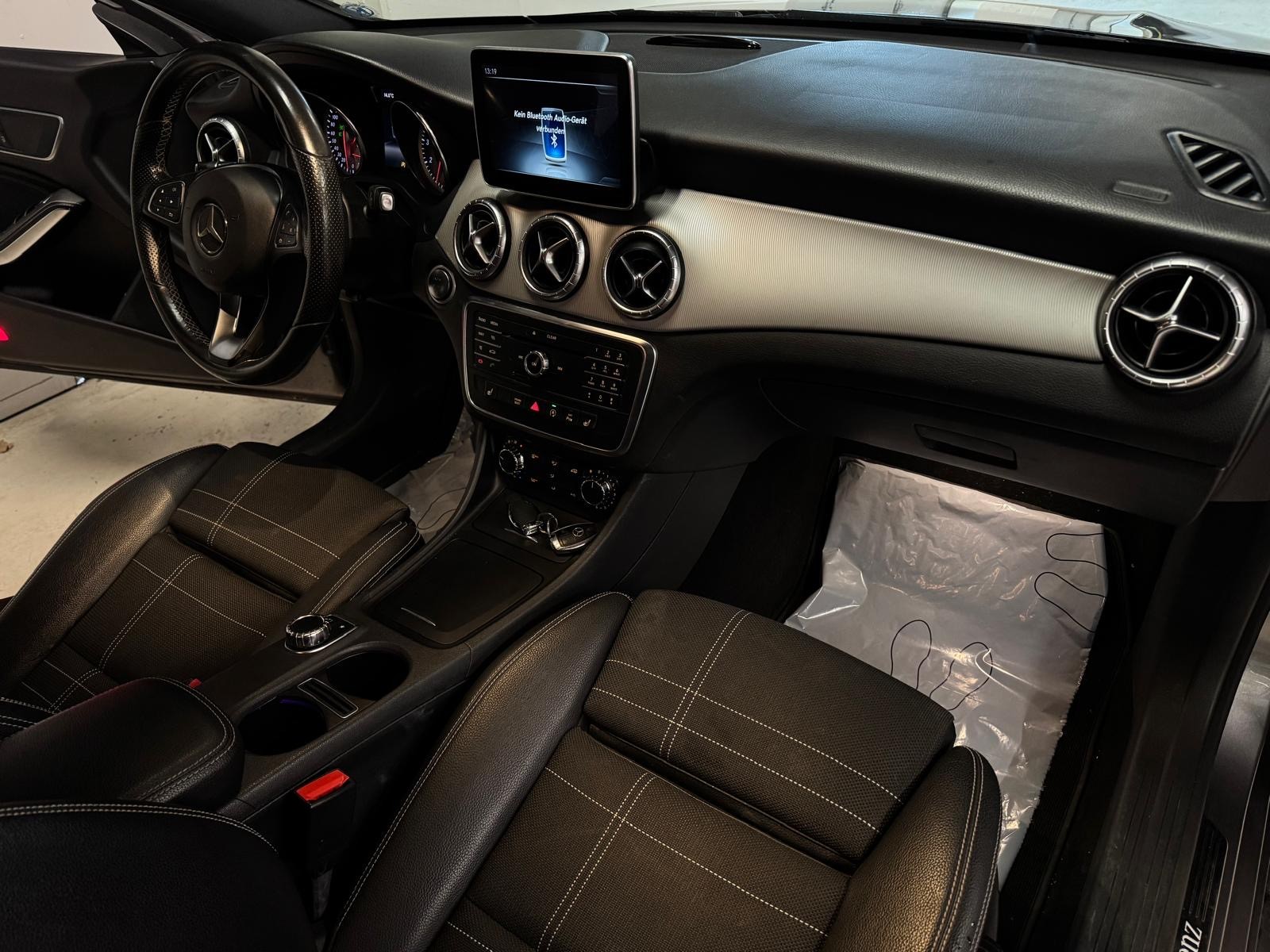 MERCEDES-BENZ CLA 200 Night Star 7G-DCT