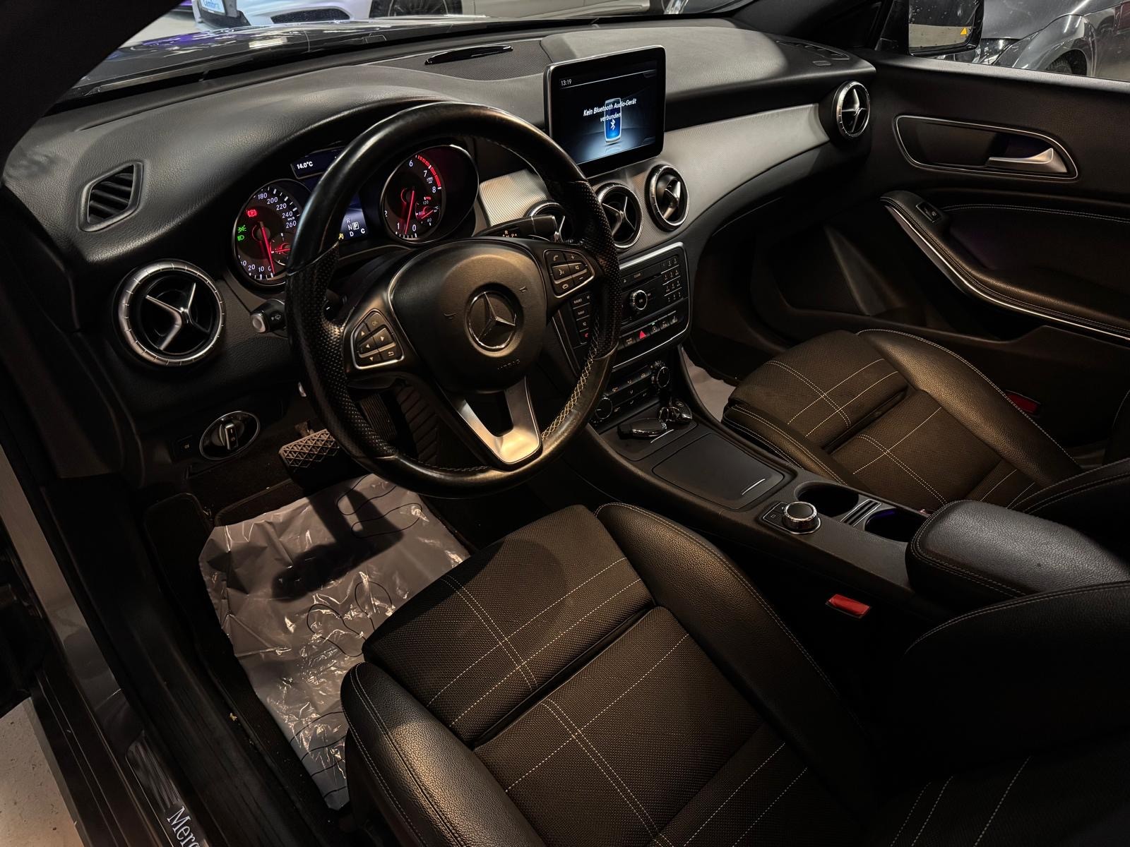 MERCEDES-BENZ CLA 200 Night Star 7G-DCT