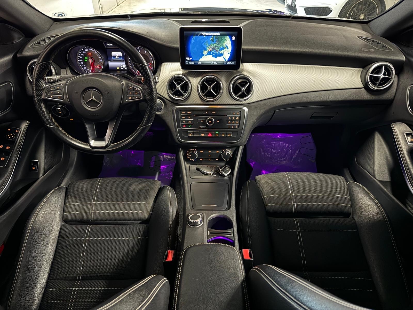 MERCEDES-BENZ CLA 200 Night Star 7G-DCT