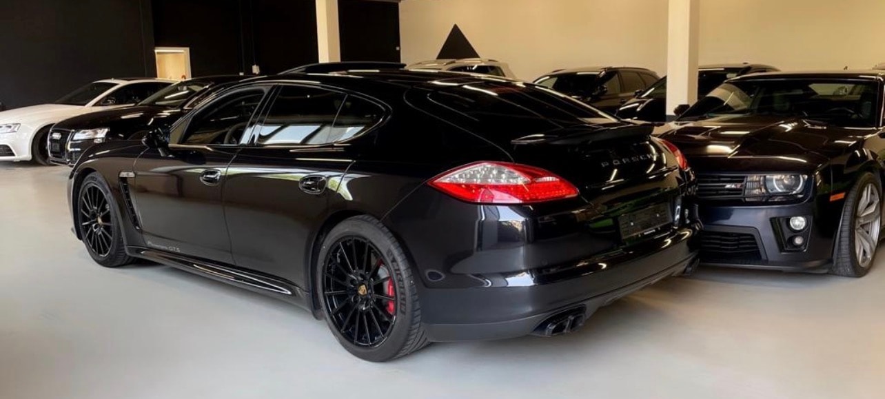 PORSCHE Panamera GTS 4.8 PDK
