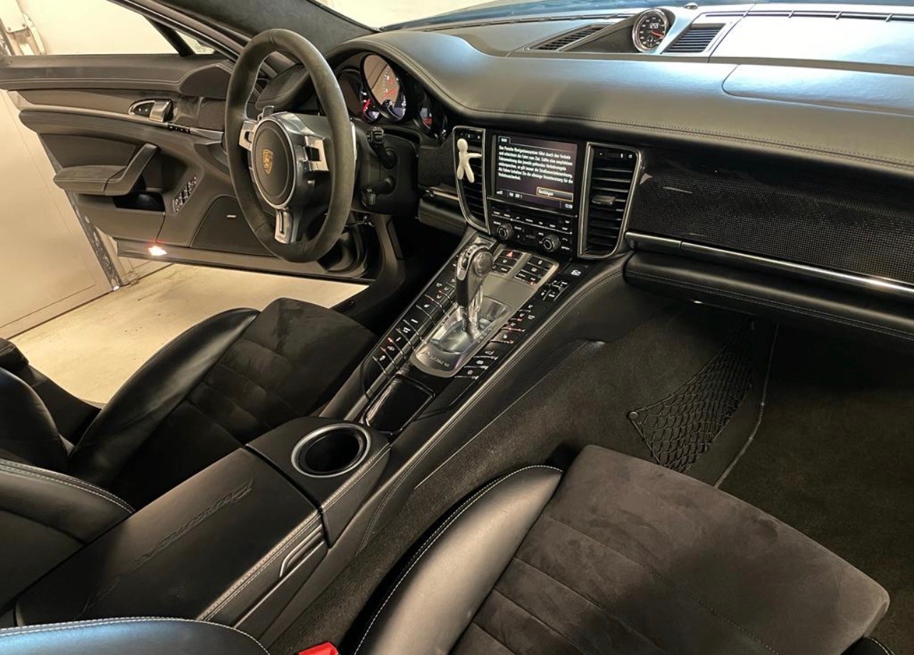 PORSCHE Panamera GTS 4.8 PDK