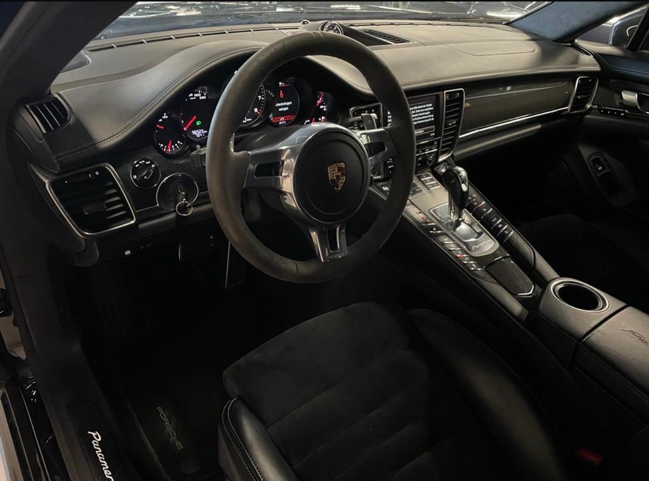 PORSCHE Panamera GTS 4.8 PDK