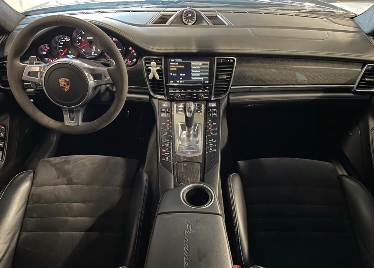 PORSCHE Panamera GTS 4.8 PDK
