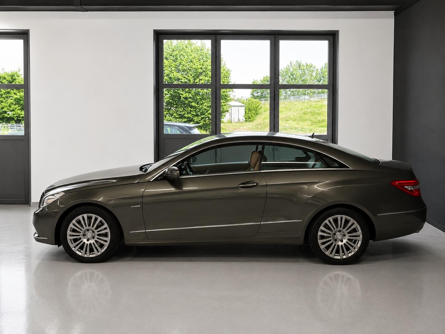 MERCEDES-BENZ E 350 CGI BlueEfficiency 7G-Tronic