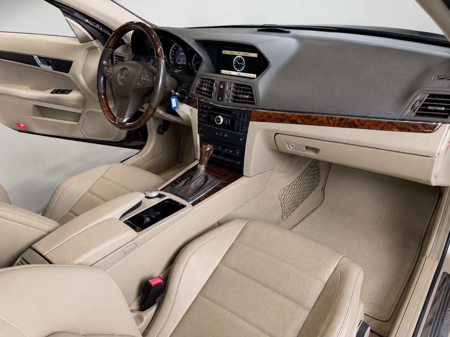 MERCEDES-BENZ E 350 CGI BlueEfficiency 7G-Tronic