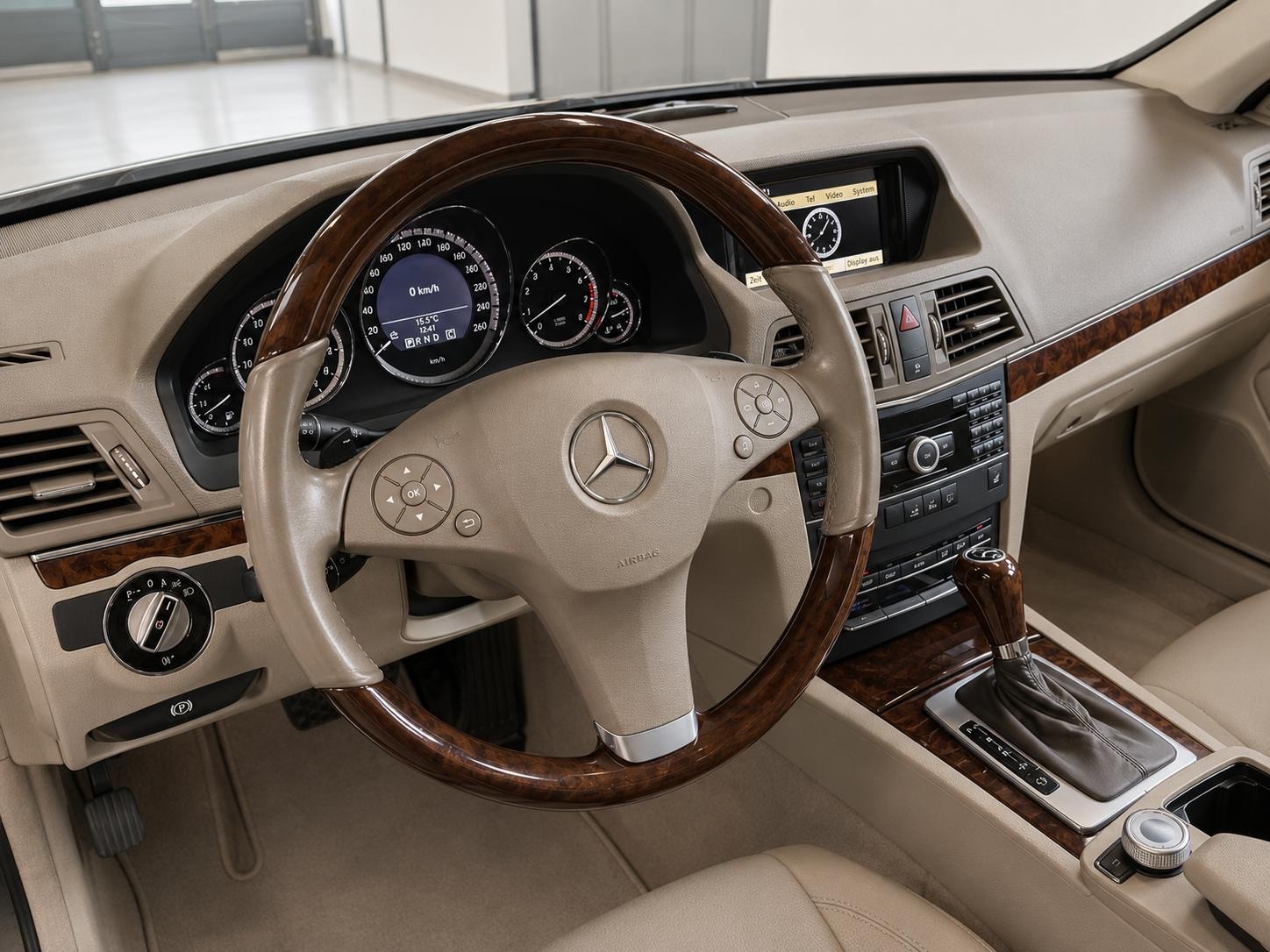 MERCEDES-BENZ E 350 CGI BlueEfficiency 7G-Tronic